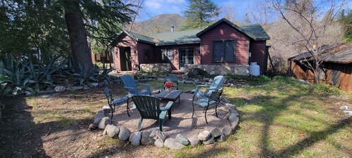 Rustic & Fully Renovated  5-bedroom Mountain Cabin in Lytle Creek.