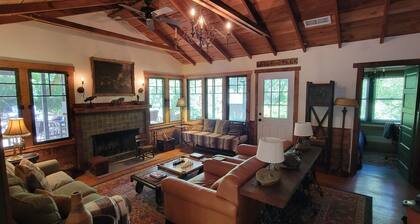 Rustic & Fully Renovated 5-bedroom Mountain Cabin in Lytle Creek.