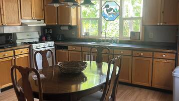 Coffee/tea maker, fridge, microwave, oven