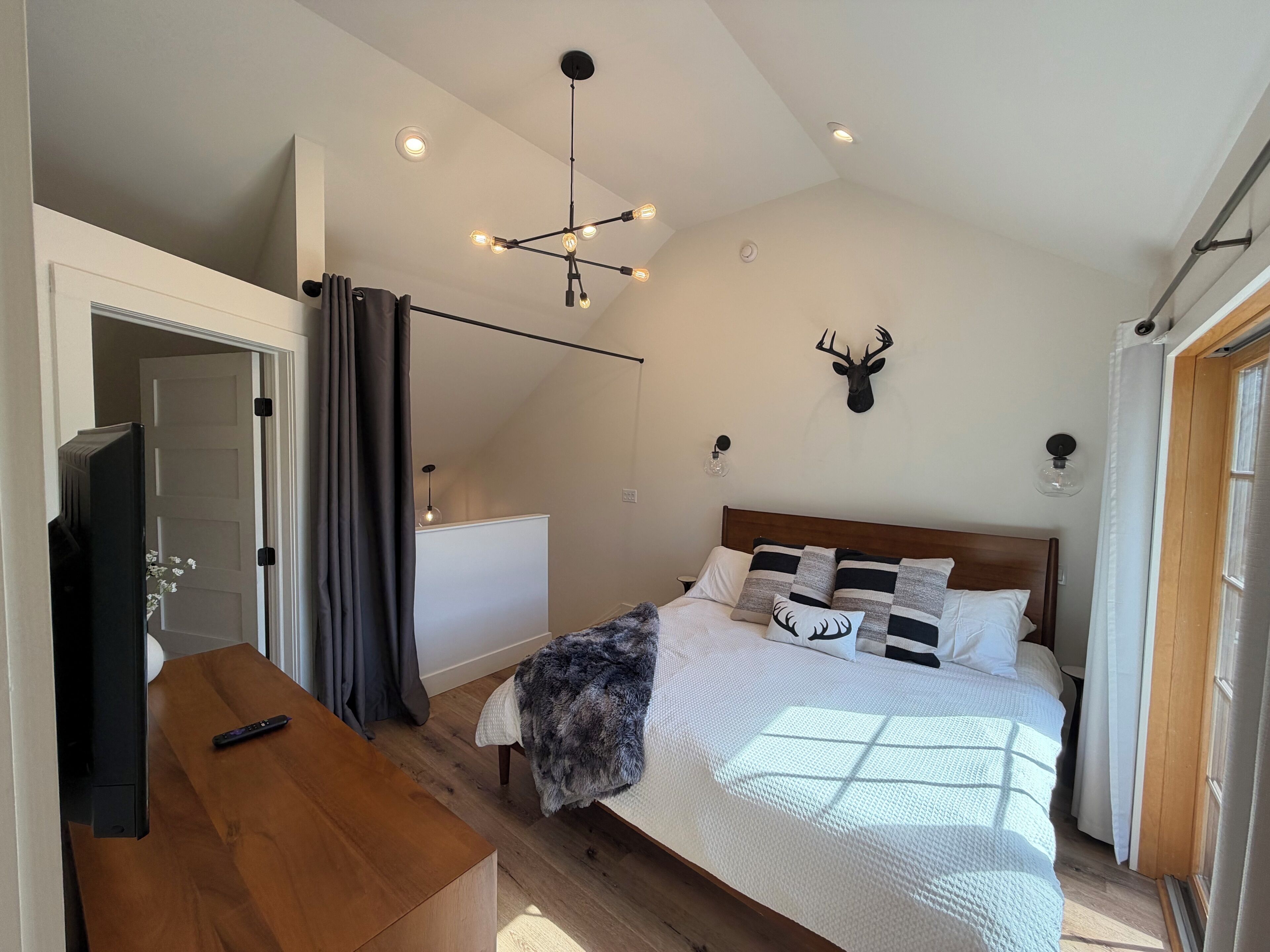 3 chambres, fer et planche à repasser, Wi-Fi, draps fournis