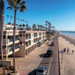 Exterior - Adorable 1-bedroom condo in welcoming Oceanside near the beach (Oceanside)