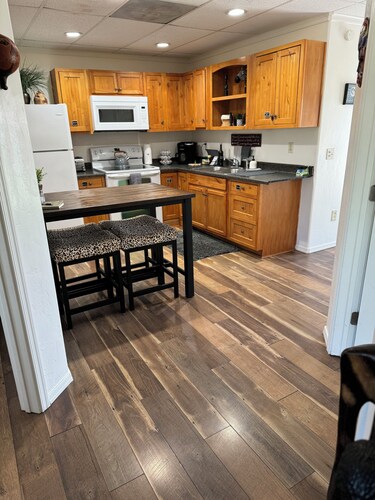 Cozy 2-bedroom house in adorable Benson with AC comfort
