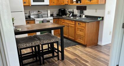 Cozy 2-bedroom house in adorable Benson with AC comfort