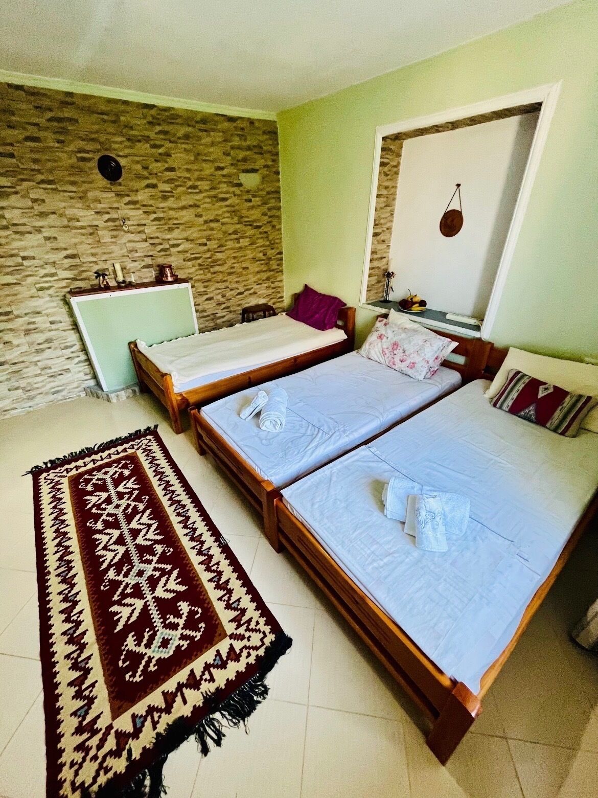 2 bedrooms, iron/ironing board, WiFi