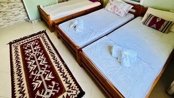 2 bedrooms, iron/ironing board, WiFi