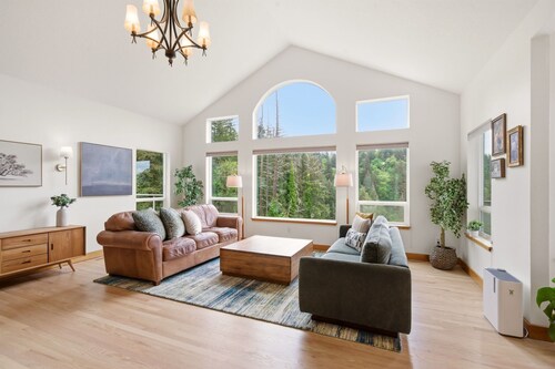 Washougal 4BR - Hot Tub, Sauna, Private 5 Acres