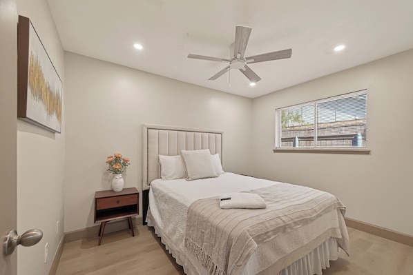 3 bedrooms, iron/ironing board, WiFi, bed sheets