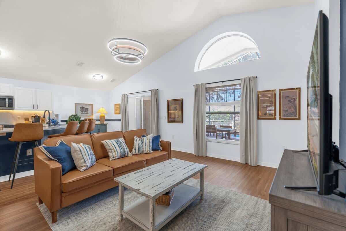 TV, fireplace, offices