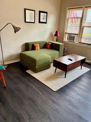 The Retro Nook - cozy studio near Spooky Nook.