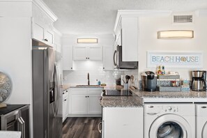 Private kitchen - The Summit 518 - Beach Front, 2 Pools, & Hot Tubs (Panama City Beach)