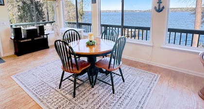 Serene Lake Talquin Waterfront Lakehouse on Forest Border w/ Beautiful Views