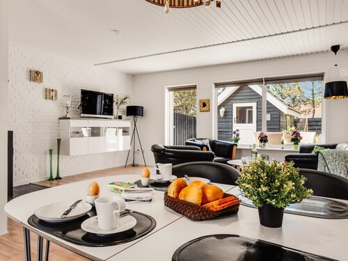 "Heloise" - 900m from the sea by Interhome