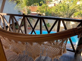 Chalé superior, vista para a piscina | Área da propriedade