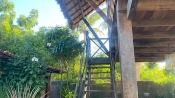 Chalé superior, vista para a piscina | Área da propriedade