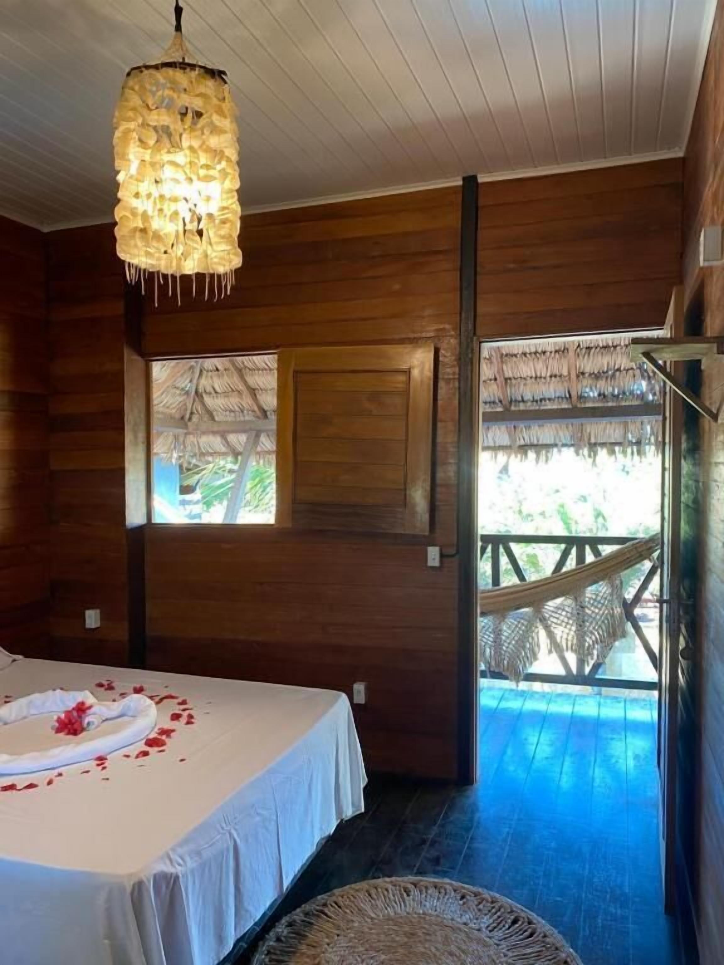 Chalé superior, vista para a piscina | Wi-Fi de cortesia