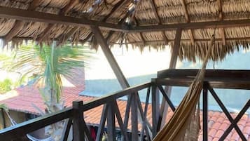Chalé superior, vista para a piscina | Área da propriedade