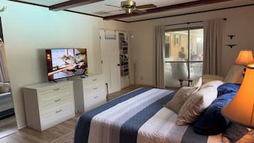 4 bedrooms, desk, WiFi (free), bed sheets