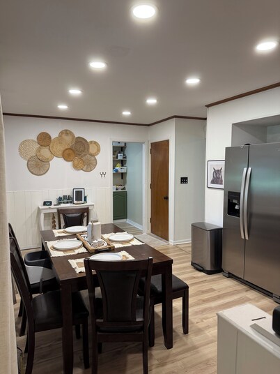 4BR Home - Airport- UD - WPAFB - POOL -Sleeps 7