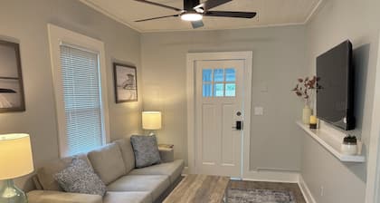 Modern Onieda Lake Cottage - 2 Queen beds w/ Lake access