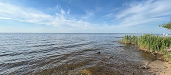 Modern Onieda Lake Cottage - 2 Queen beds w/ Lake access