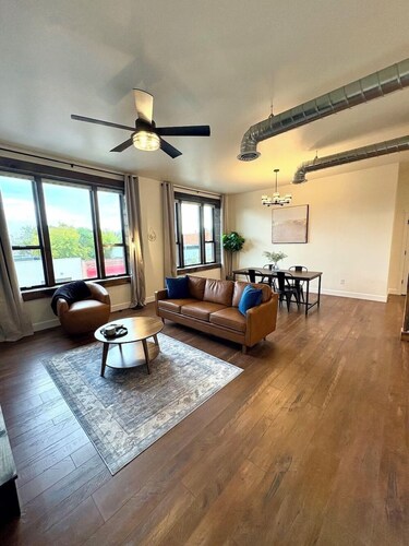 Townsend Broadway Retreat! 
Bright, Modern Downtown Townsend Montana Condo