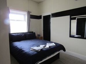 Basic Triple Room | WiFi (free) - No 12 GuestHouse (Blackpool)