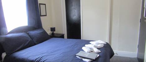 Quarto triplo básico | Wi-Fi de cortesia