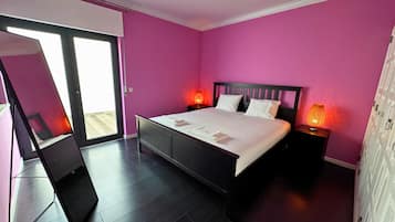 Deluxe Chalet, Garden View | Desk, laptop workspace, blackout drapes, soundproofing