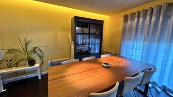 Appartement, salle de bain privée, vue sur le jardin (Cascais House - Pool) | Restauration