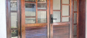 Zyra's House in Villas - 12 min from the Airport