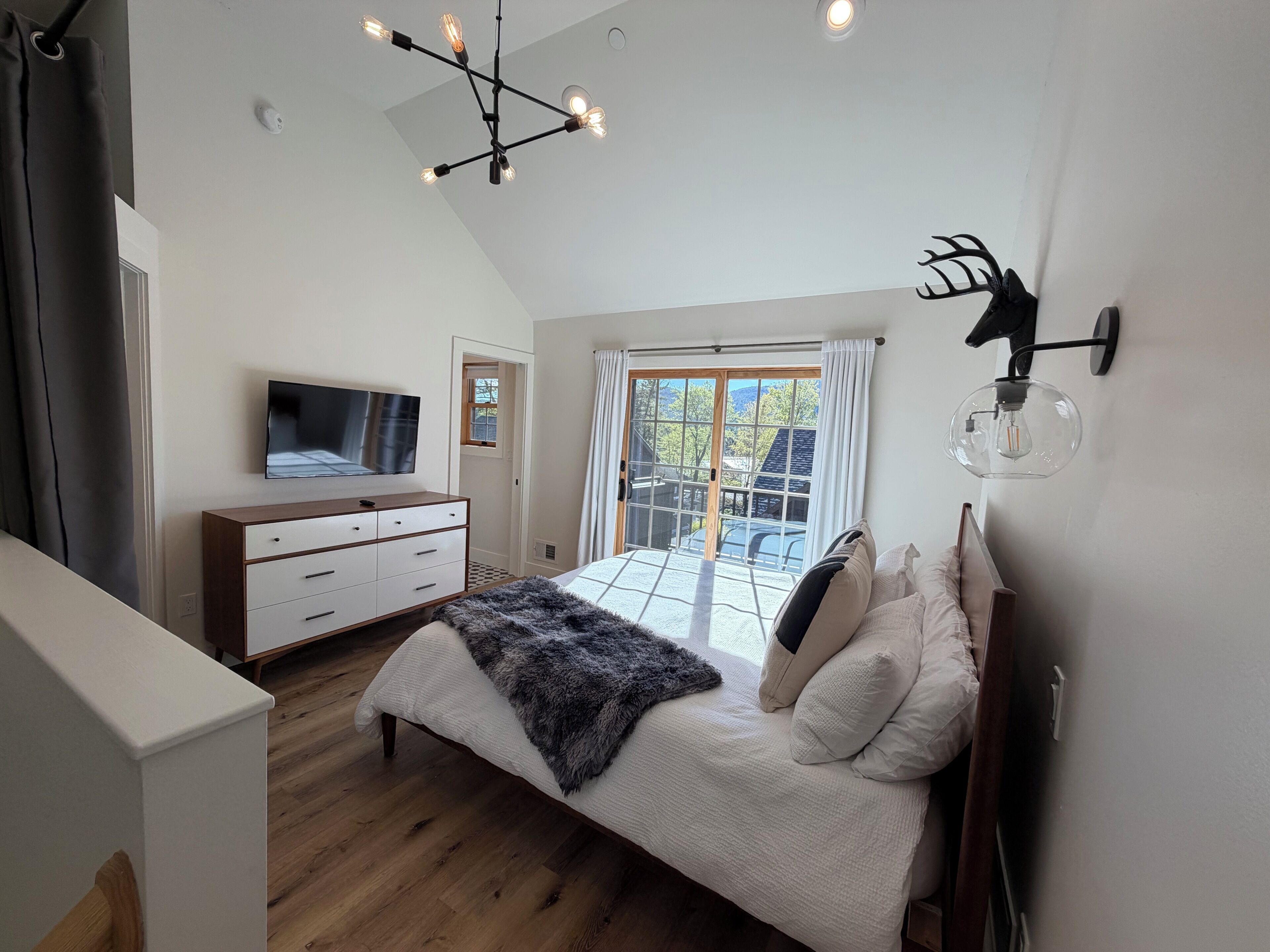 3 chambres, fer et planche à repasser, Wi-Fi, draps fournis