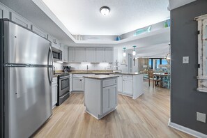 Coffee/tea maker, fridge, microwave, oven - Summer House 404A | Oceanfront | Pools, Hot Tub, Tennis | My Beach Getaways (Orange Beach)