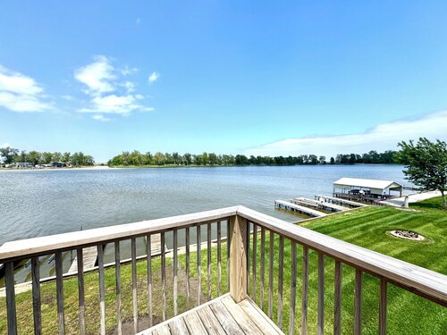 Lake Life Starts Here—w/ Dock, Kayaks & Relaxation