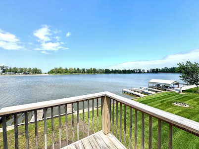 Lake Life Starts Here—w/ Dock, Kayaks & Relaxation