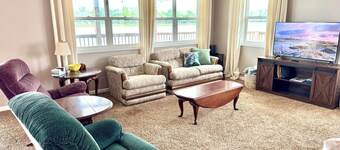 Lake Life Starts Hereâw/ Dock, Kayaks & Relaxation