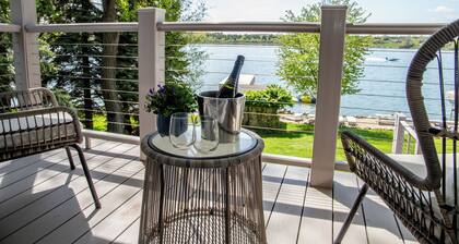 Rifugio on Chapel, A 3-bedroom Lakefront Retreat on beautiful Whitewater Lake