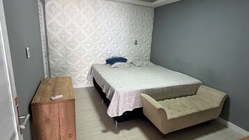 2 Schlafzimmer, BĂŒgeleisen/BĂŒgelbrett, WLAN, BettwĂ€sche