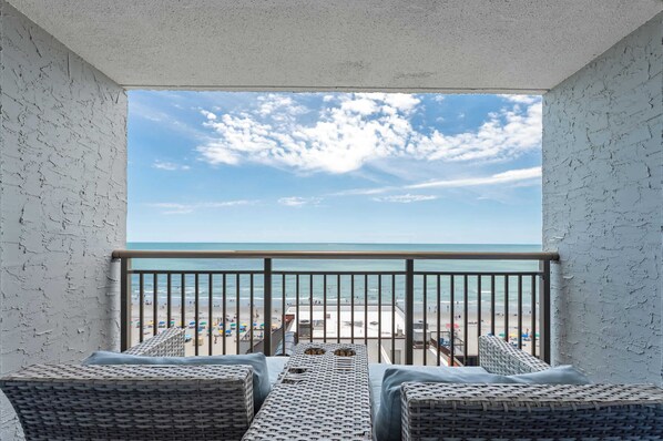 Property grounds - Oceanview Grand Cayman Amazing Decor & Pool Access (Myrtle Beach)