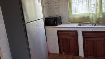Apartment, Non Smoking | Private kitchen | Fridge, microwave, oven, stovetop