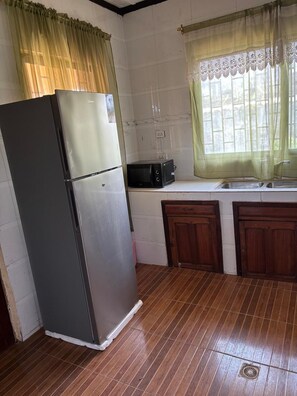 Apartment, Non Smoking | Private kitchen | Fridge, microwave, oven, stovetop
