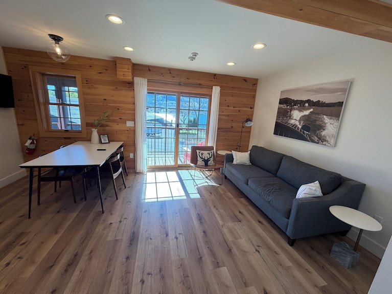 Deluxe Lodge Lakefront On Lake George #7 - Lake George, NY