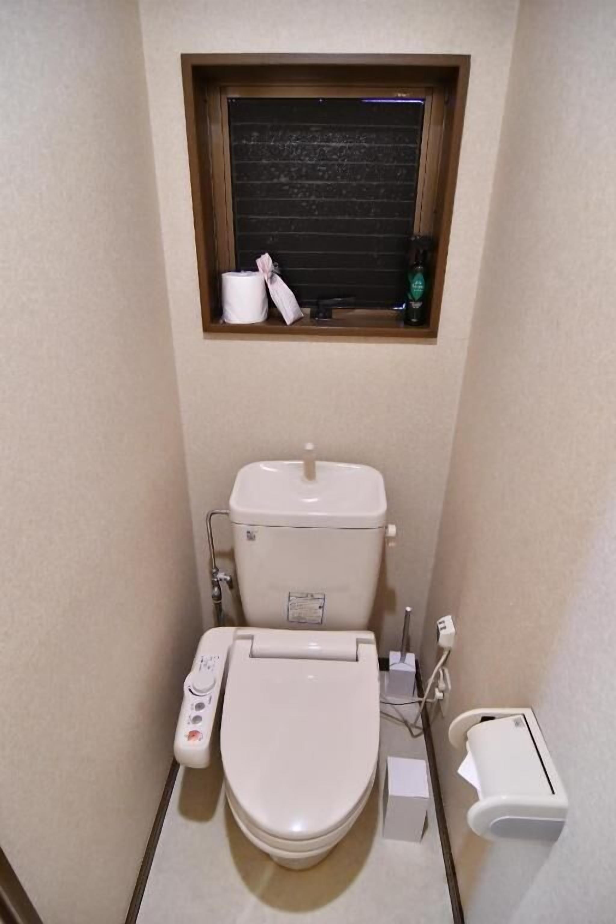 Suite Standard, non fumatori | Bagno | Vasca e doccia separate, set di cortesia gratuito, asciugacapelli