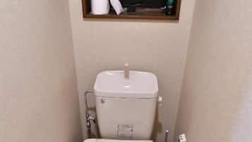 Suite Standard, non fumatori | Bagno | Vasca e doccia separate, set di cortesia gratuito, asciugacapelli