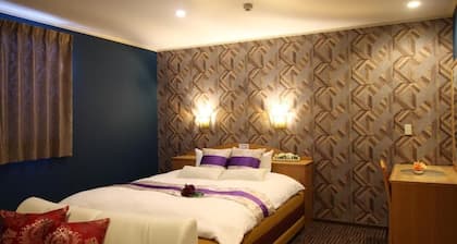 hotel dolphia – Adults Only