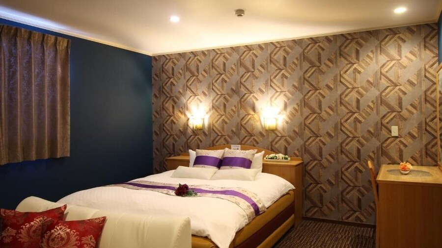 hotel dolphia – Adults Only