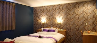 hotel dolphia – Adults Only