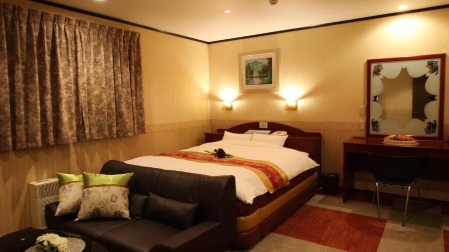 hotel dolphia – Adults Only