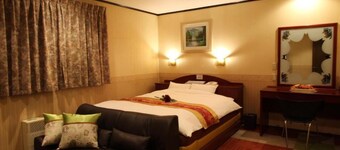 hotel dolphia – Adults Only