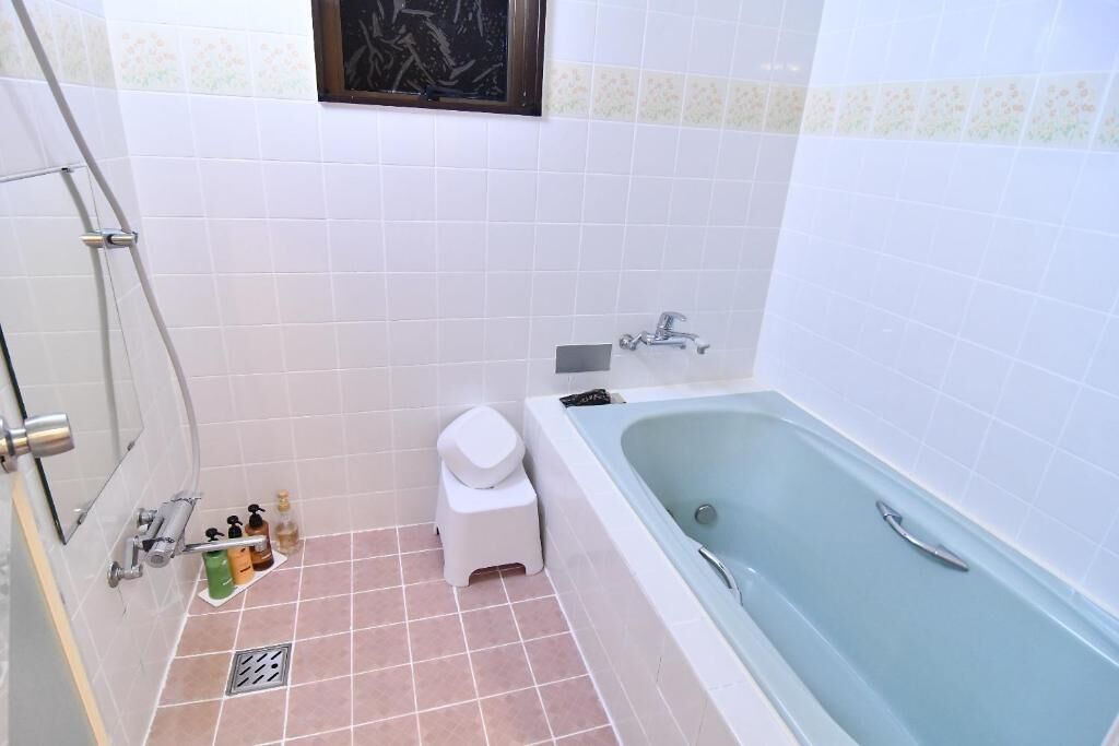 Standard Suite, Non Smoking | Bathroom | Separate tub and shower, free toiletries, hair dryer, towels