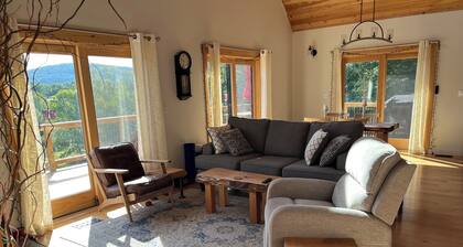 3-bedroom chalet in with mountain views, walking paths and private swimming pond